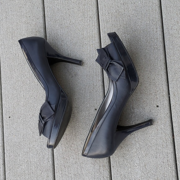Marc Fisher Manilla Leather Peep Toe Bow Heels - Picture 8 of 13
